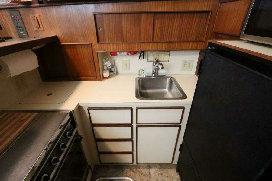 43ft Hatteras Yacht For Sale