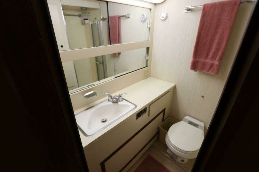 43ft Hatteras Yacht For Sale