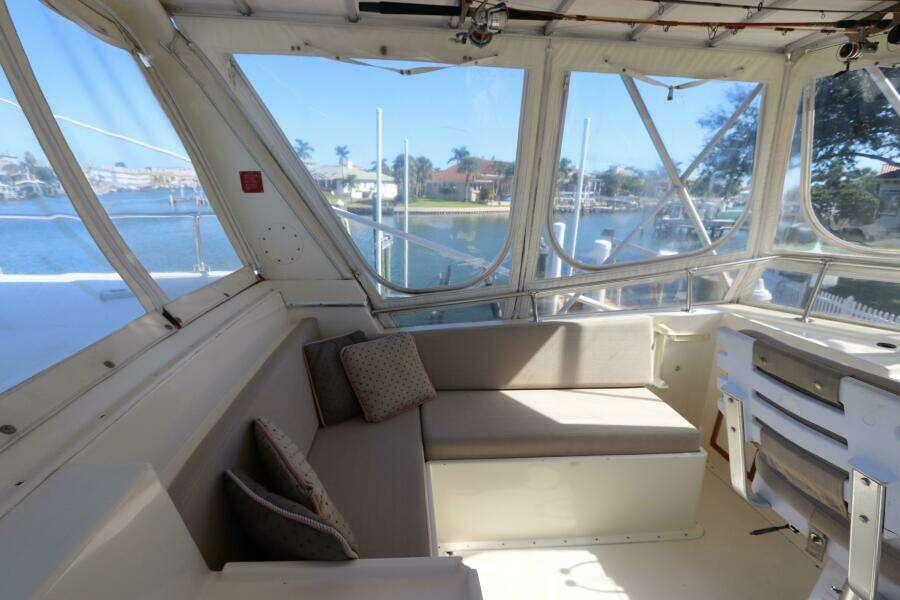 43ft Hatteras Yacht For Sale