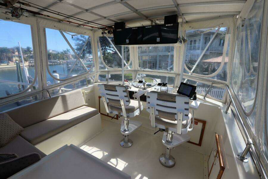 43ft Hatteras Yacht For Sale