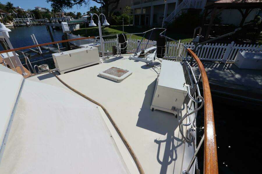 43ft Hatteras Yacht For Sale