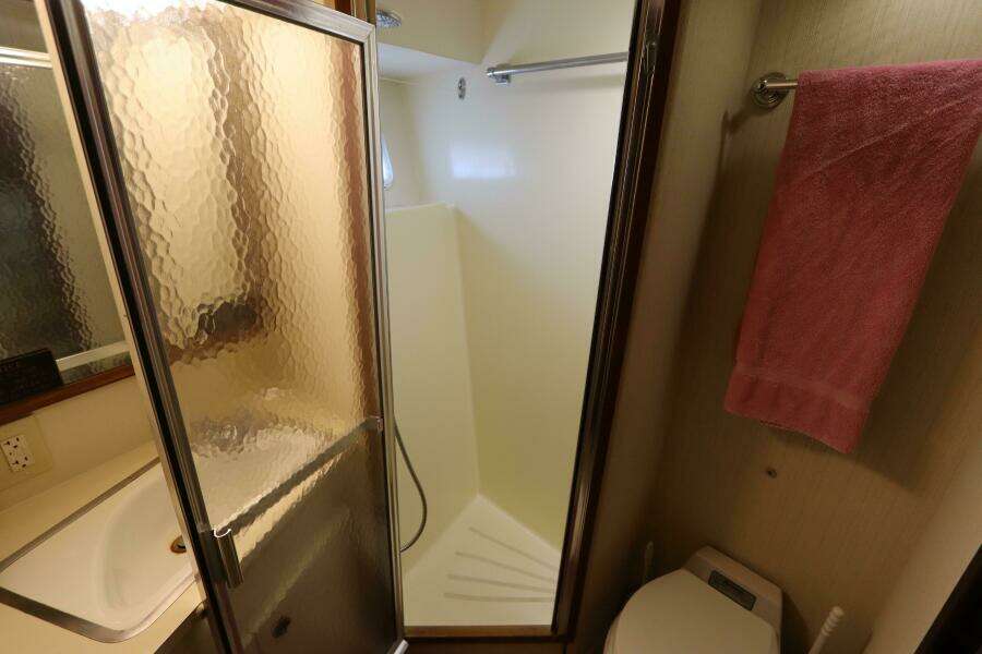 43ft Hatteras Yacht For Sale