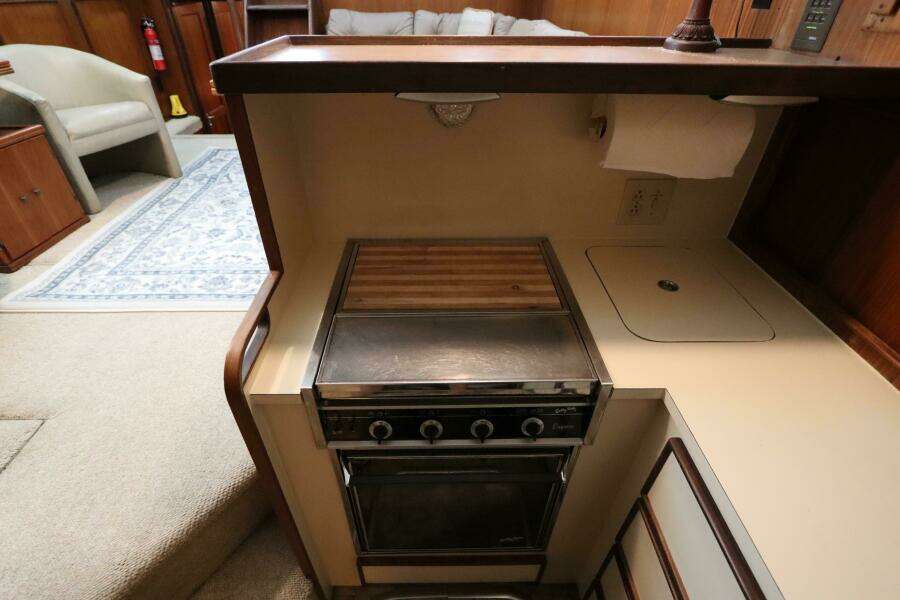 43ft Hatteras Yacht For Sale