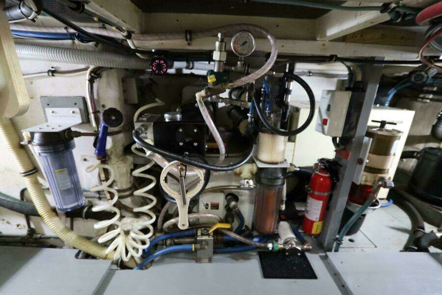 43ft Hatteras Yacht For Sale