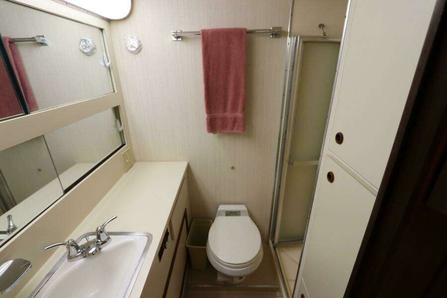 43ft Hatteras Yacht For Sale