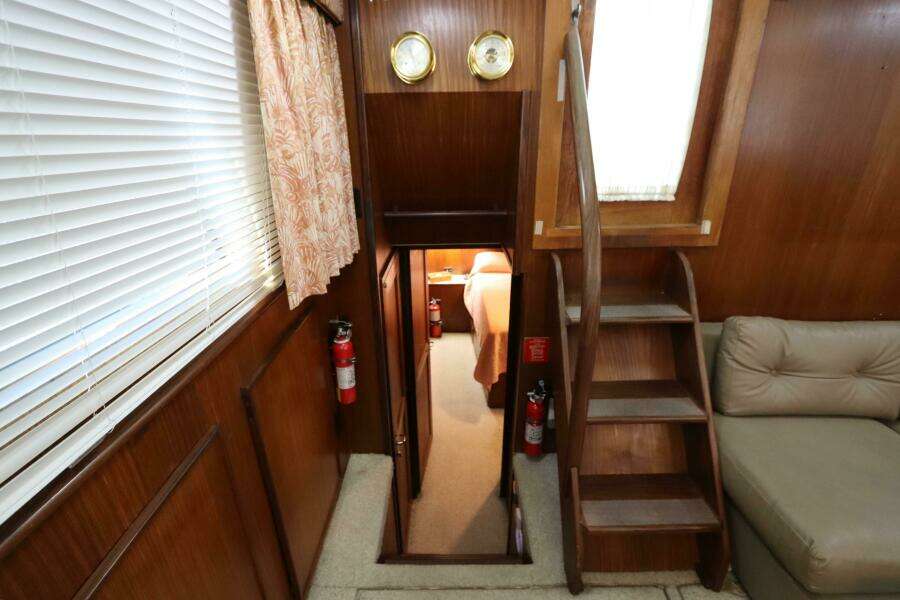 43ft Hatteras Yacht For Sale