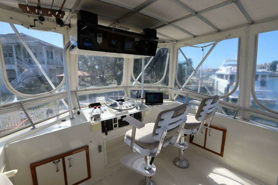43ft Hatteras Yacht For Sale