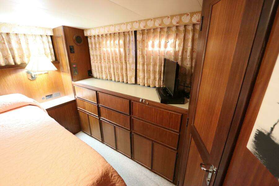 43ft Hatteras Yacht For Sale