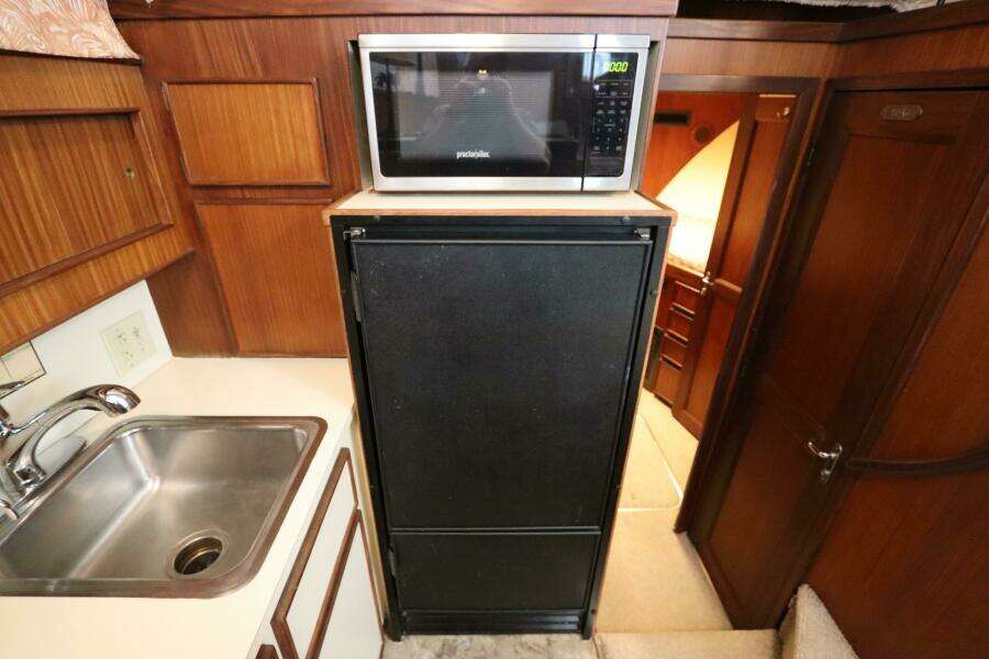 43ft Hatteras Yacht For Sale