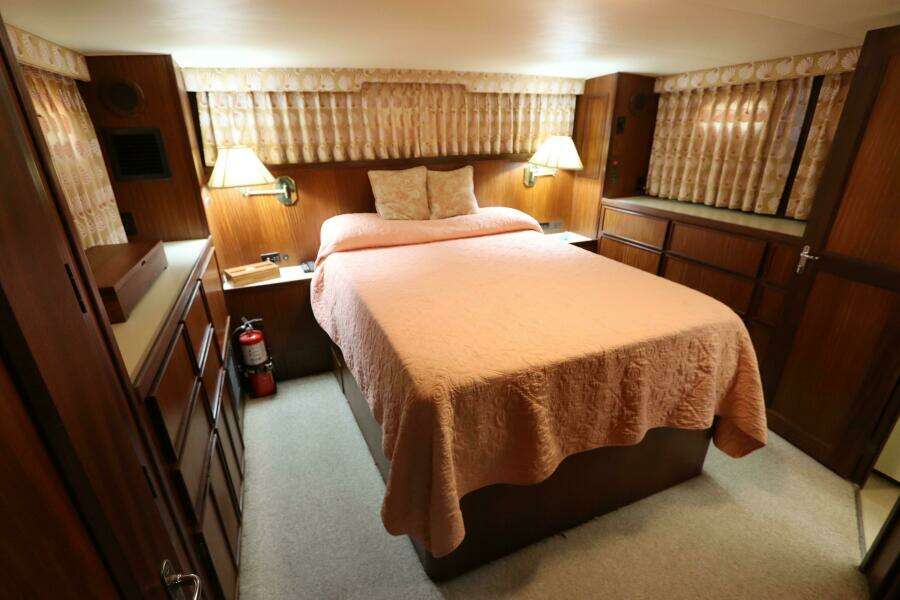 43ft Hatteras Yacht For Sale