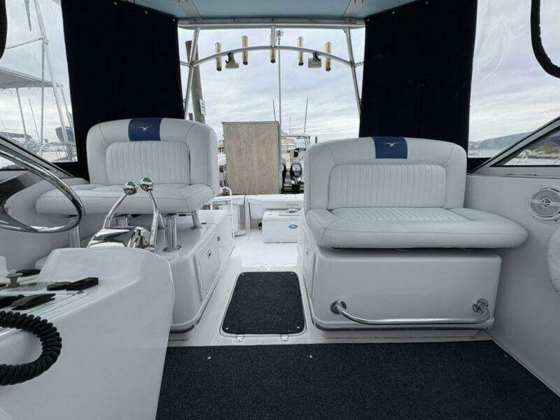 33ft Pro Line Yacht For Sale