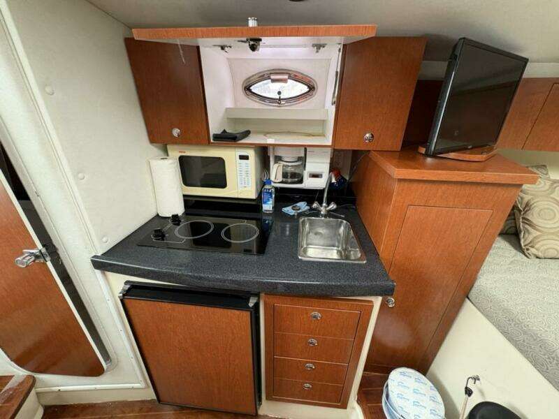 33ft Pro Line Yacht For Sale