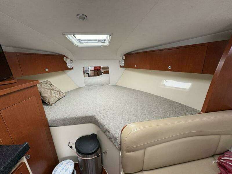 33ft Pro Line Yacht For Sale