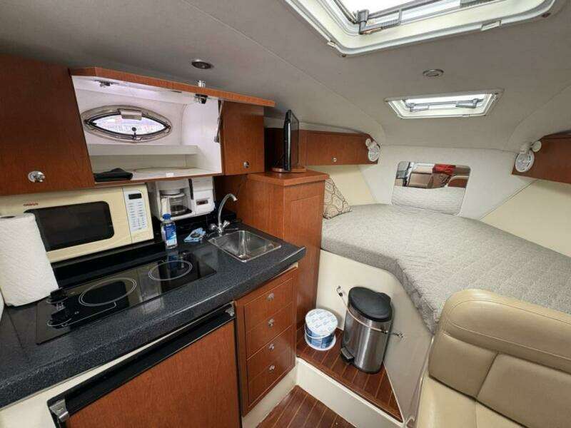 33ft Pro Line Yacht For Sale