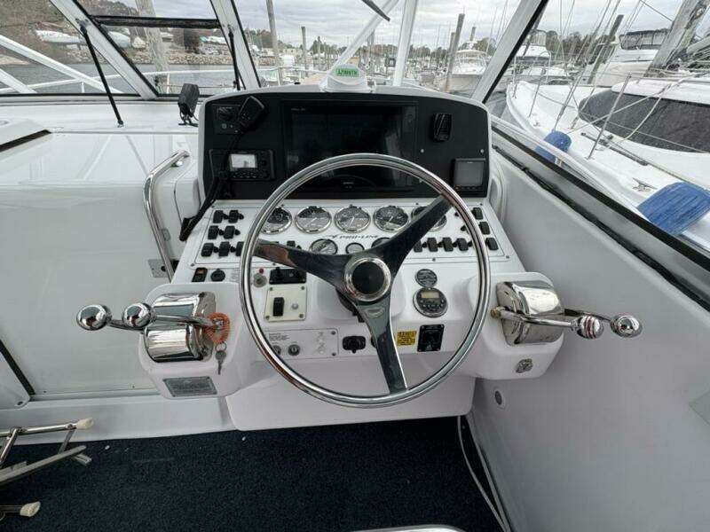 33ft Pro Line Yacht For Sale