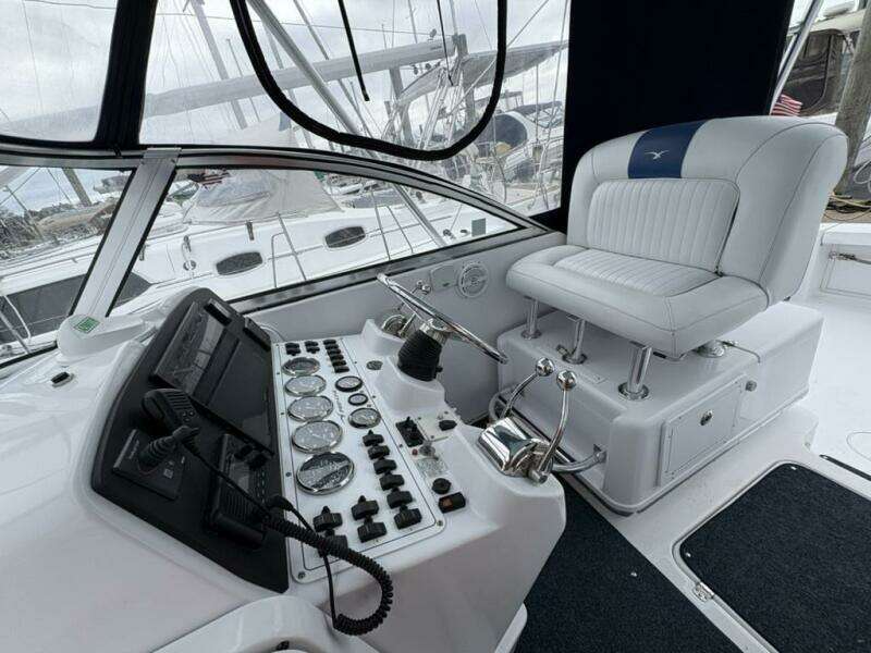 33ft Pro Line Yacht For Sale