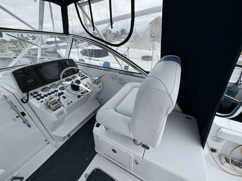 33ft Pro Line Yacht For Sale