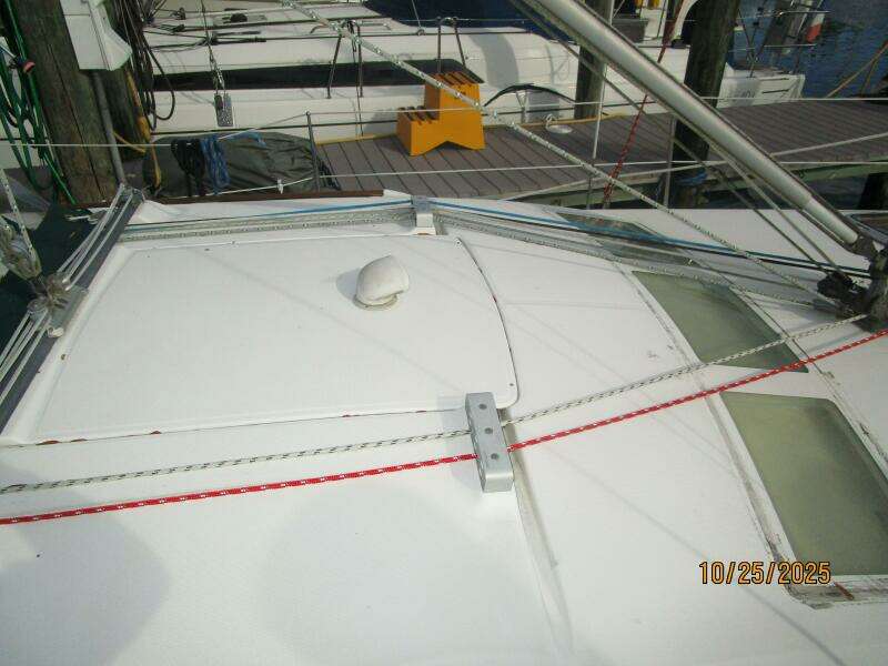 37' Beneteau lines leading aft