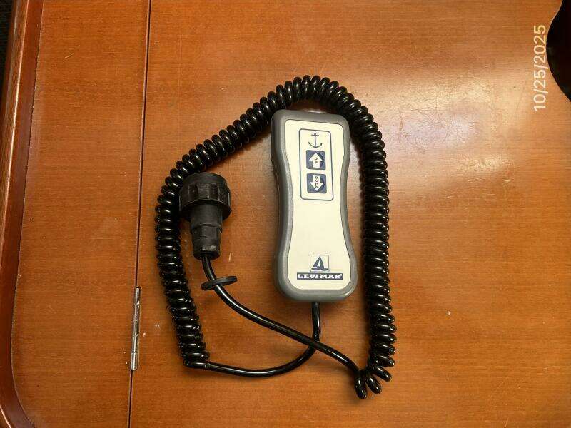 37' Beneteau anchor windlass control