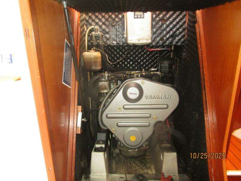 37' Beneteau auxiliary access