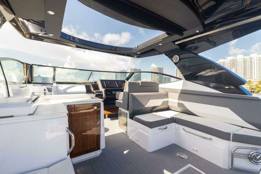 38ft Cruisers Yachts Yacht For Sale
