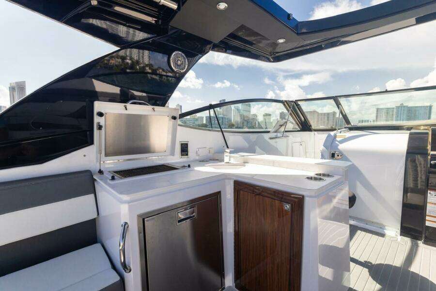 38ft Cruisers Yachts Yacht For Sale