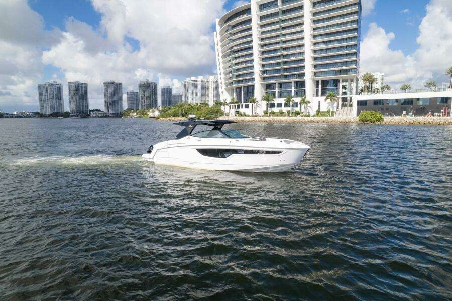 38ft Cruisers Yachts Yacht For Sale