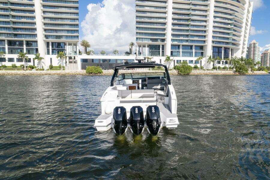 38ft Cruisers Yachts Yacht For Sale