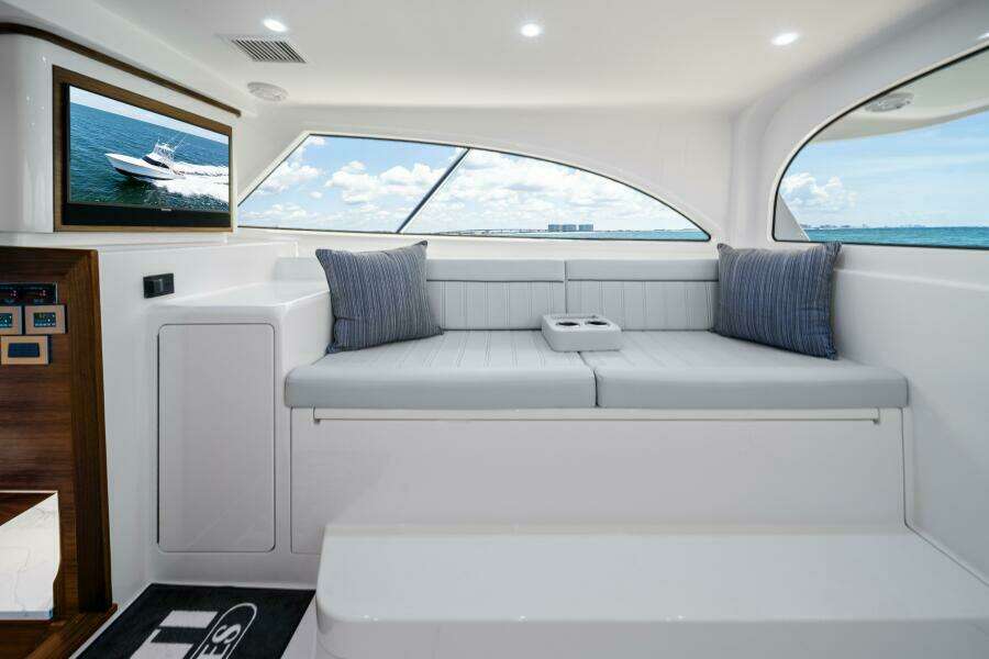 2026 Viking 46 Billfish Salon