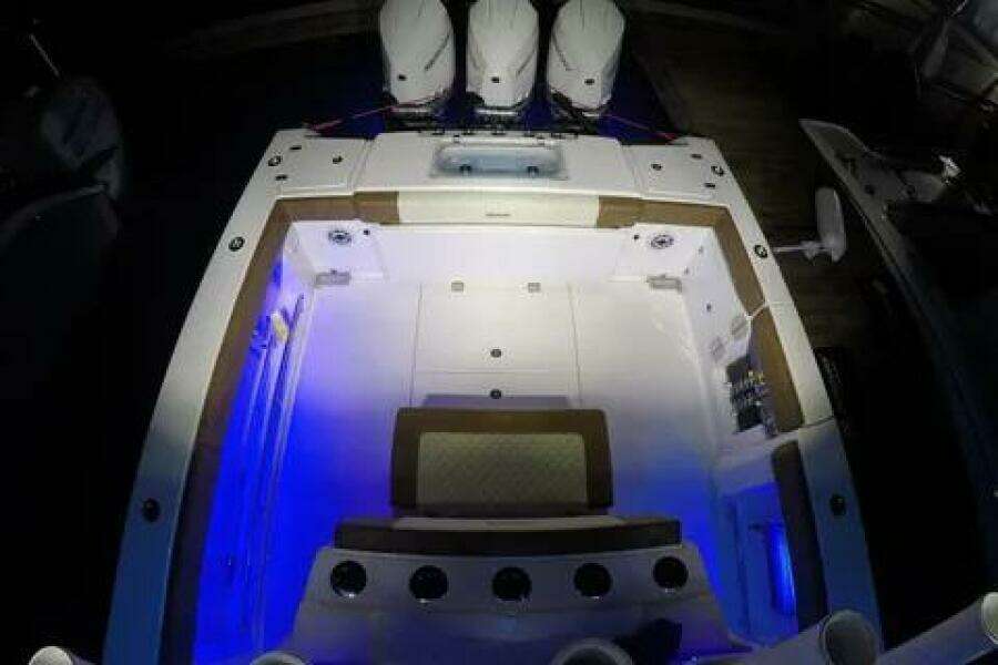 33ft Caymas Yacht For Sale