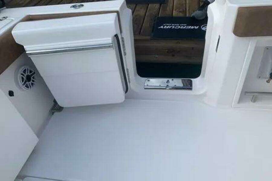 33ft Caymas Yacht For Sale