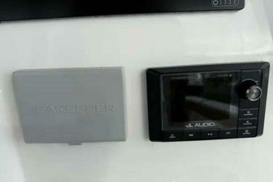 33ft Caymas Yacht For Sale