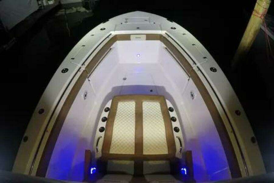 33ft Caymas Yacht For Sale