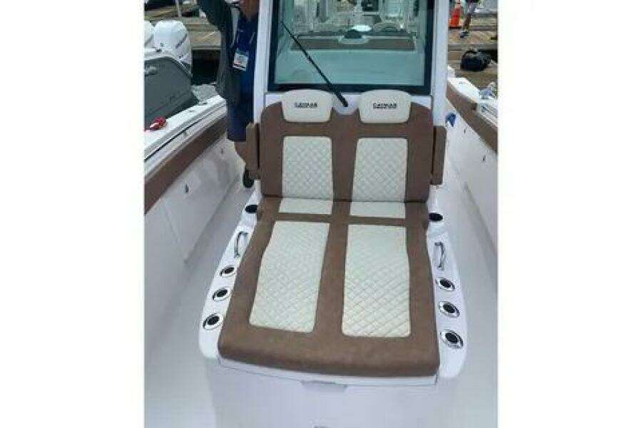 33ft Caymas Yacht For Sale