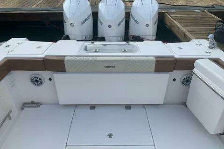 33ft Caymas Yacht For Sale