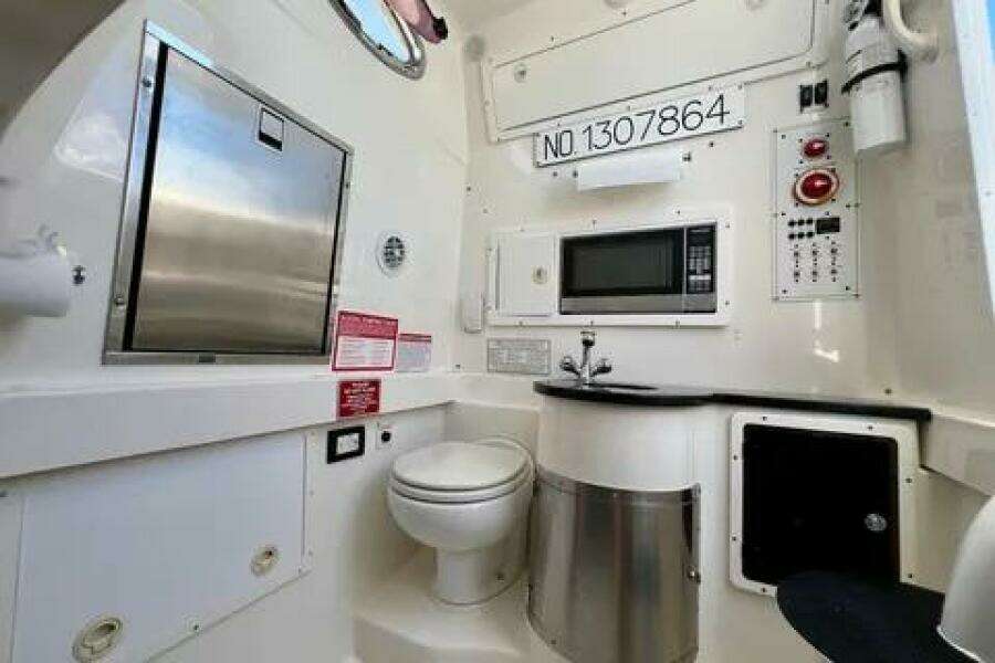 33ft Regulator Yacht For Sale