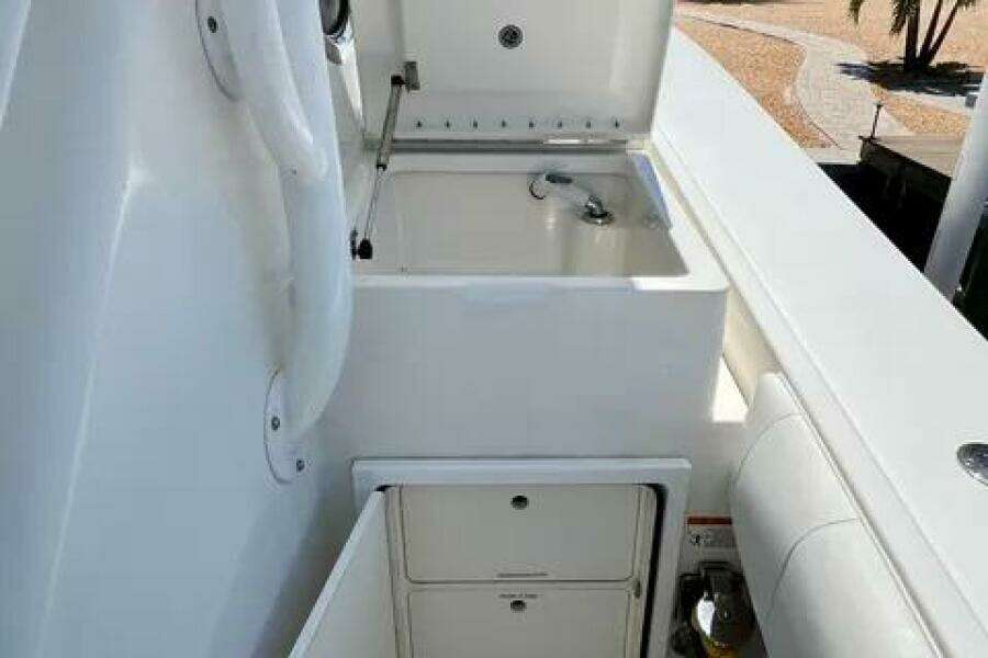 33ft Regulator Yacht For Sale