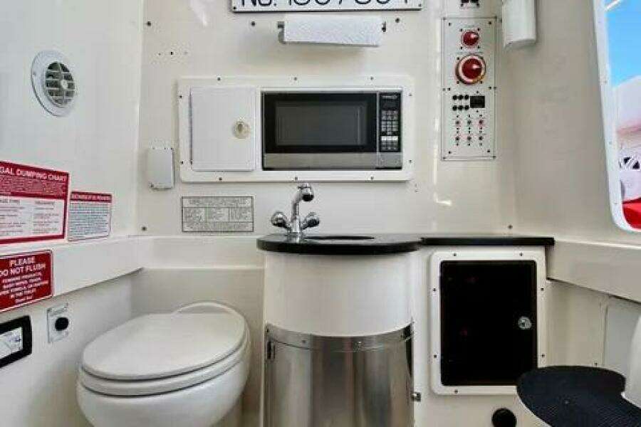 33ft Regulator Yacht For Sale