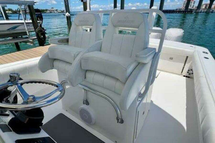 33ft Regulator Yacht For Sale