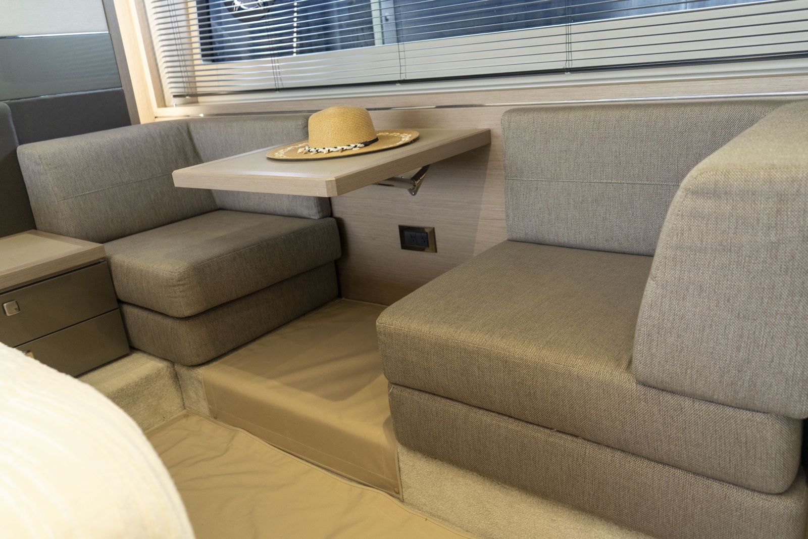 2020 Sunseeker 74 Sport Yacht