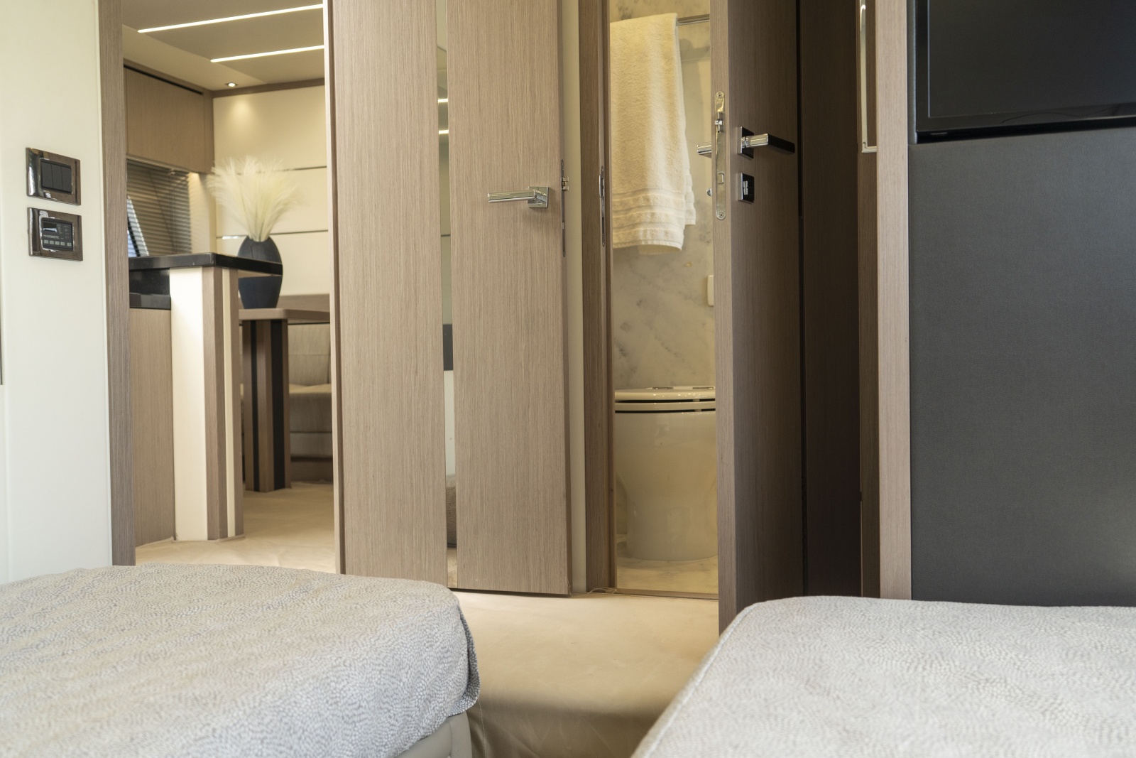 2020 Sunseeker 74 Sport Yacht