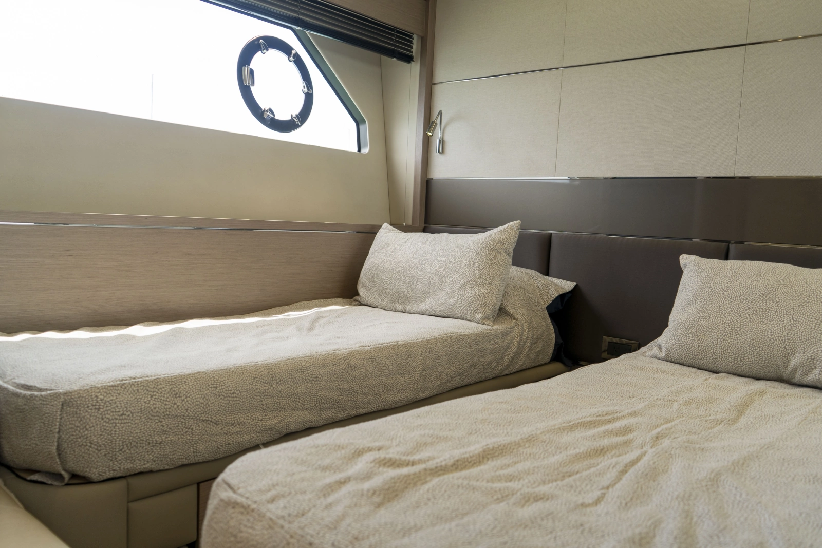 2020 Sunseeker 74 Sport Yacht