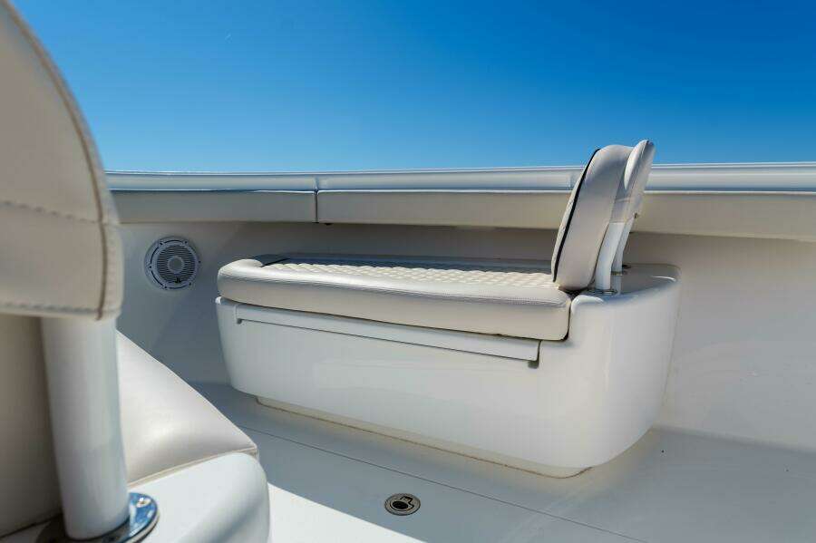 Port Bow with Bow Seating