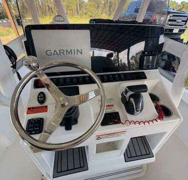 25ft Sea Hunt Yacht For Sale