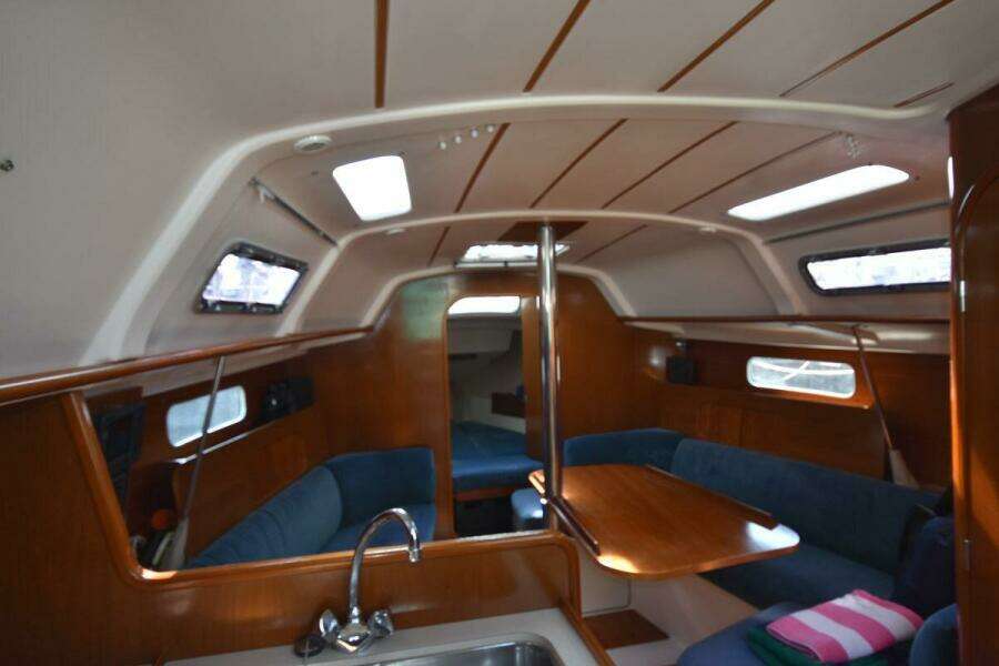 Vitality 32ft Beneteau Yacht For Sale