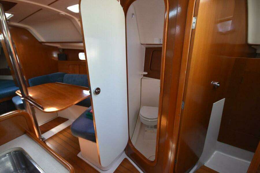 Vitality 32ft Beneteau Yacht For Sale