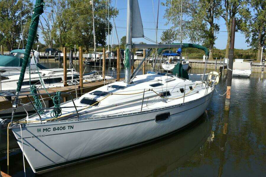 Vitality 32ft Beneteau Yacht For Sale