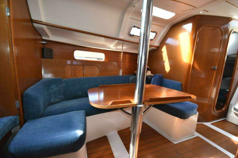 Vitality 32ft Beneteau Yacht For Sale