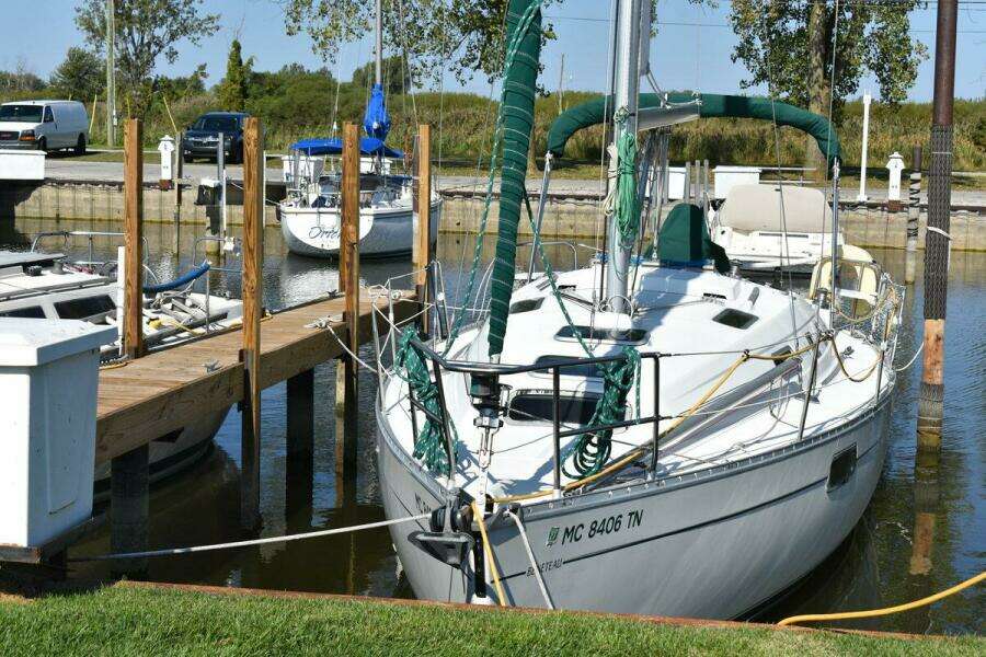 Vitality 32ft Beneteau Yacht For Sale