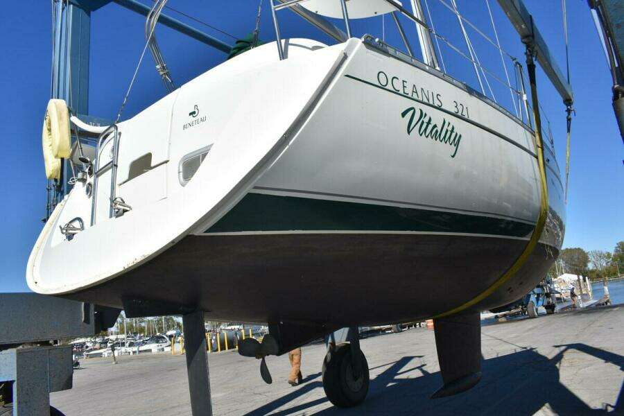 Vitality 32ft Beneteau Yacht For Sale